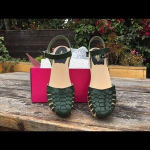 Beautiful “Snake Debutant” Deep Green Hasbeens 7.5